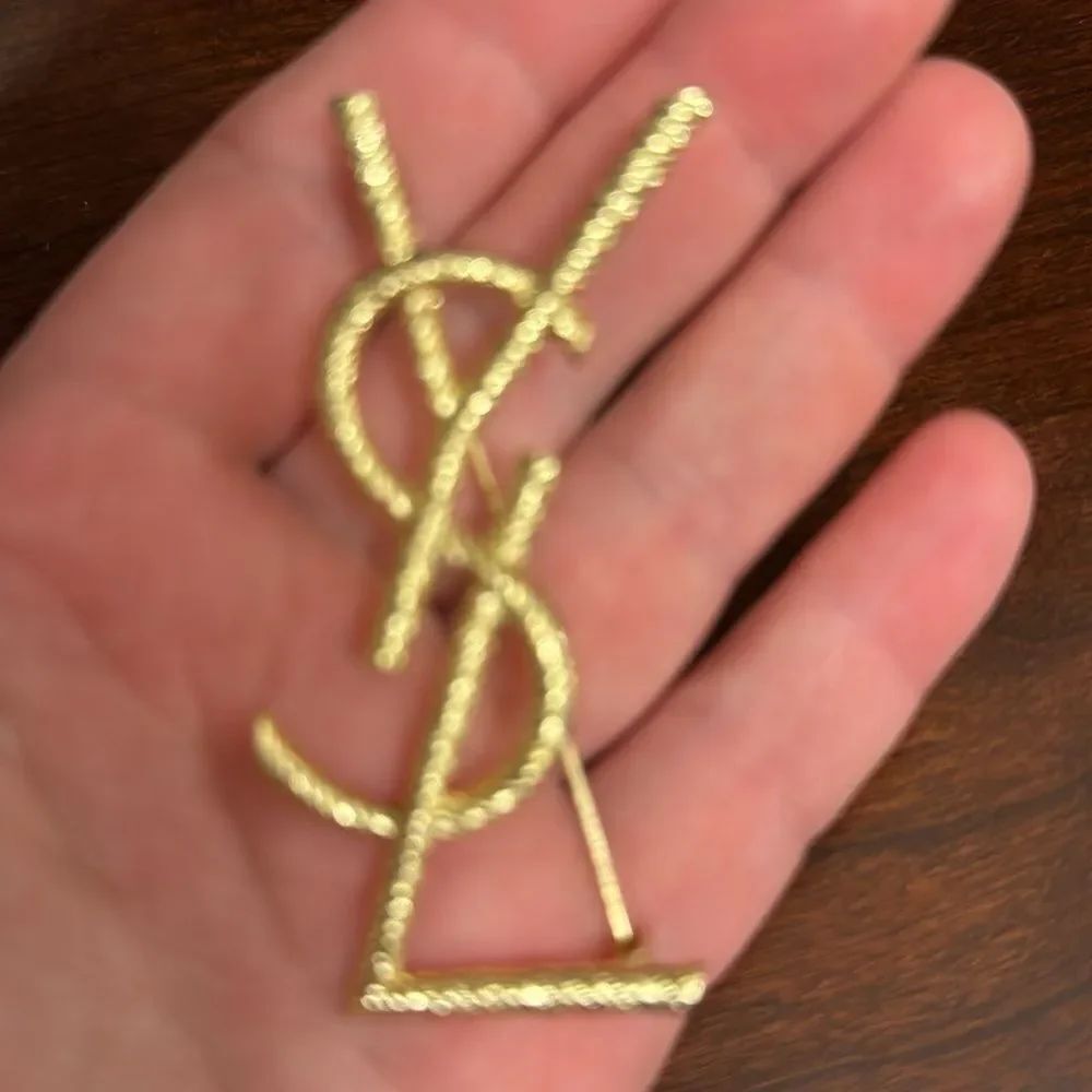 Classic Brooch - Picture 5 of 7